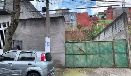 Terreno com 250m² com estrutura para construção na zona leste