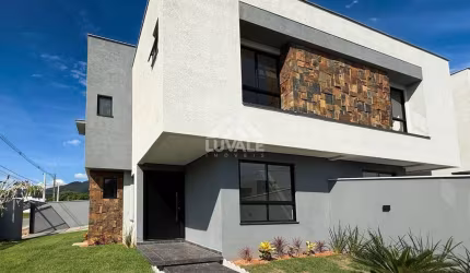 Geminado de Esquina | Três Rios do Sul | 3 quartos (1 suíte) | 125m²