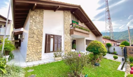 Casa Semimobiliada | Vila Lalau | 4 quartos (2 suítes) | 187m²