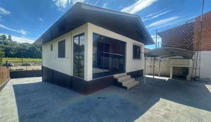 Casa mobiliada com 03 dormitórios no Bairro Jardim das Hortênsias, Caxias do Sul - Venda