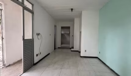 Casa à venda em Jaguaripe com três quartos, sendo um suíte.