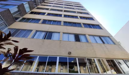 Apartamento com quatro quartos á venda na Pituba
