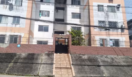 Apartamento para alugar com três quartos em Tancredo Neves
