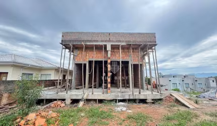 Casa 02 dormitórios com 01 suíte em São José