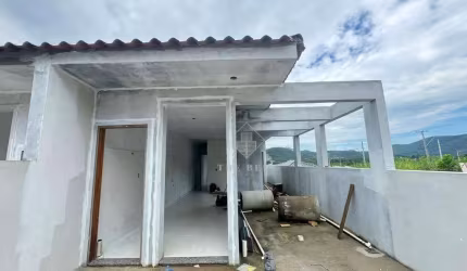 Casa 02 dormitórios em São José (PRONTA PARA MORAR)