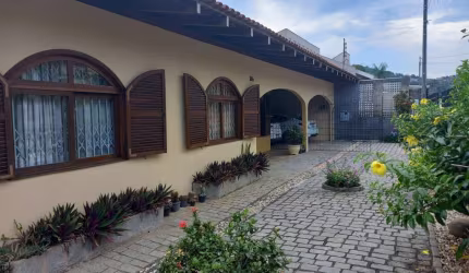 Casa com 3 quartos à venda em Água Verde, Blumenau , 309 m2 por R$ 1.090.000