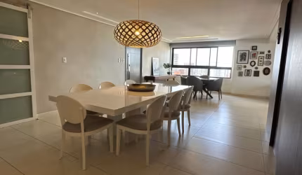 Apartamento belíssimo no Miramar Andar Alto