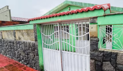 CASA NO CONJUNTO SANTA CATARINA