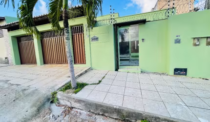 CASA 3/4  TÉRREA  EM CANDELARIA