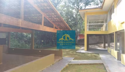 Casa térrea com 3 quartos, sendo 1 suíte  à venda, 3610 m² por R$ 949.000 - Jardim dos Ipês - Embu das Artes/SP