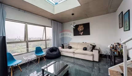 Cobertura com 132 m², 2 dormitórios, 2 vagas, varanda gourmet e piscina.
