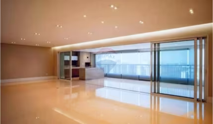 Amplo Apartamento 297m² - Vista Livre para Av: Braz Leme.
