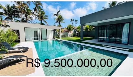 Casa em condomínio à venda na Praia de Pernambuco - Guarujá.