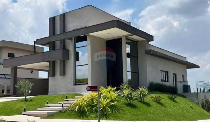 Casa Térrea à Venda no Condomínio Reserva Santa Maria Nature - Granja Viana/SP.