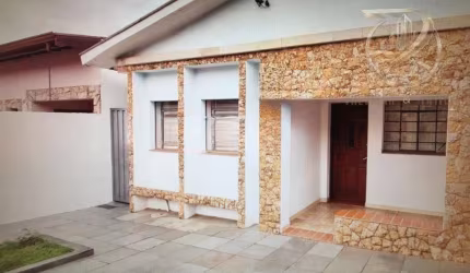 Casa com 3 quartos à venda na Vila Santana, Valinhos  por R$ 700.000