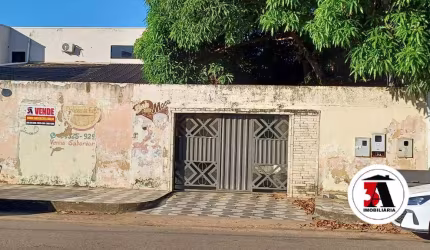 Excelente Casa a venda na Rua Silas Shockness