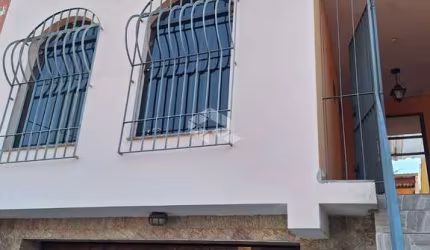 CASA COM EDICULA NO JD. SANTA MENA