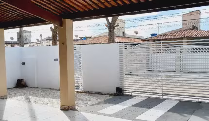 Casa pertinho de Shoppings e melhores Colégio