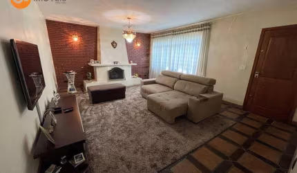 Casa Térrea Estilo Interior  3 Dormitórios, 4 Banheiros, Ampla Área Verde.