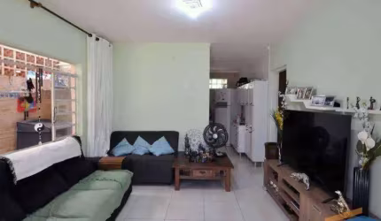 Terreno de 500 m² com três ótimas casas