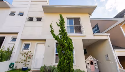 Linda Casa 131m² c/ 3Q em Condomínio Fechado!!