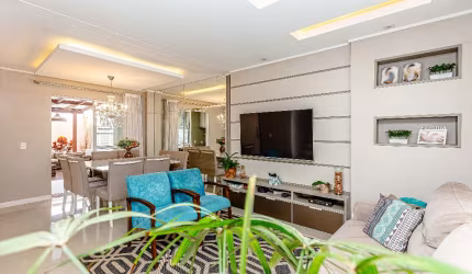 Linda Casa c/162m² em Condomínio Fechado!!