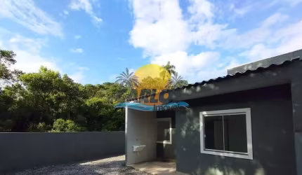 Casa com 3 quartos à venda na Avenida Principal, 82, Saint Etiene, Matinhos por R$ 330.000