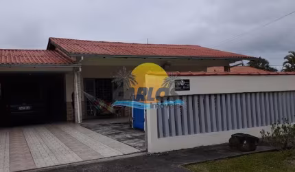Casa com 3 quartos à venda na Dr. Benedito Amorim, 591, Balneário Gaivotas, Matinhos por R$ 400.000