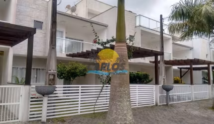 Casa com 3 quartos à venda na Natal, 92, Praia de Leste, Pontal do Paraná por R$ 890.000