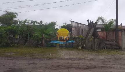 Casa com 2 quartos à venda na João Amandio, 100, Curraes, Matinhos por R$ 130.000