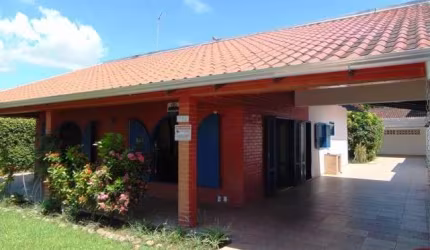 Casa para Venda no bairro CENTRO em GUARATUBA, 3 quartos sendo 1 suíte, 3 vagas, Semi-Mobiliado, 299 m² de área total, 299 m² privativos,