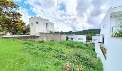 TERRENO NO CONDOMÍNIO GOLF VILLAGE - GRANJA VIANA