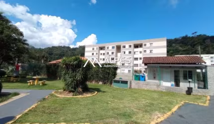 Apartamento de 2 quartos, prédio novo, ensolarado, condomínio com lazer e estacionamento.