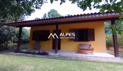Casa em Bonsucesso, mobiliada, com muito verde, linda vista, ambiente incrivel.