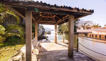 Casa com 1 dormitório à venda, 320 m² por R$ 1.850.000,00 - Piçarras - Guaratuba/PR