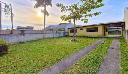 casa com 2 dormitórios e amplo terreno