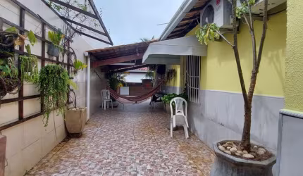 Casa na Aruana com ponto comercial
