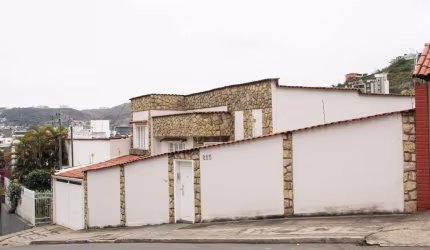 Comprar Casa 03 quartos - Bom Pastor - Juiz De Fora - Rezende Imóveis