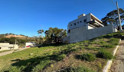 Liberdade para construir o que quiser, onde você sempre sonhou! Lote à venda.