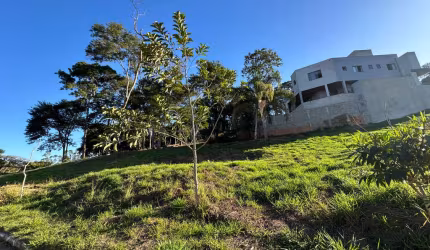 Construa sua história do seu jeito no Condomínio Barcelona! Lote de 429m² à venda.