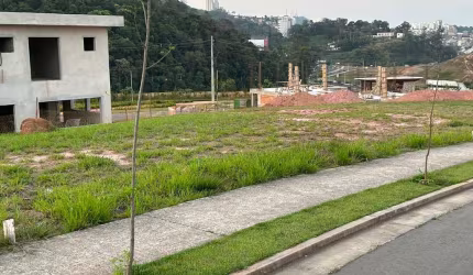 Lote à venda no Condomínio fechado Estrela Alta.