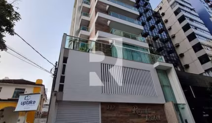 Um apartamento de alto padrão no coração do Centro,  onde o luxo encontra a tranquilidade.