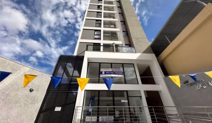 A vida acontece aqui! Apartamento de 1 quarto com uma localizção incrível.