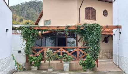 Mais espaço, mais privacidade, mais liberdade para viver bem! Casa à venda no Bandeirantes.