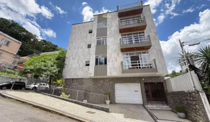 Privacidade, espaço e uma localização privilegiada!  Duplex de 145m² no Bom Pastor.