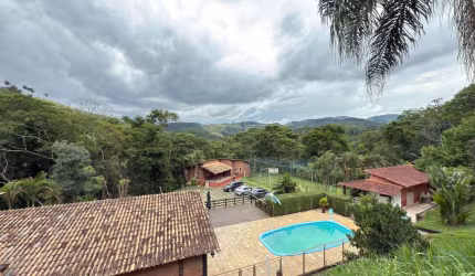 Cansado do barulho da cidade? Granja à venda no Salvaterra!