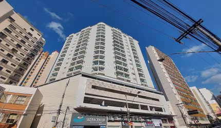 Sofisticação, conforto e exclusividade em uma cobertura triplex no coração de Juiz de Fora. Cobertura à venda no Centro.
