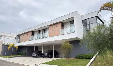 Liberdade, conforto e segurança para viver seus melhores dias no Spina Ville!  Casa linear à venda .