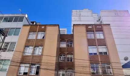Morar no coração da cidade com praticidade e comodidade! Apartamento à venda no Centro.
