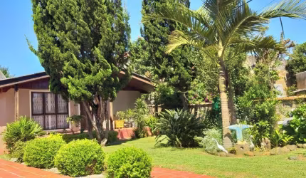 Linda casa térrea com um amplo terreno, aprova financiamento!